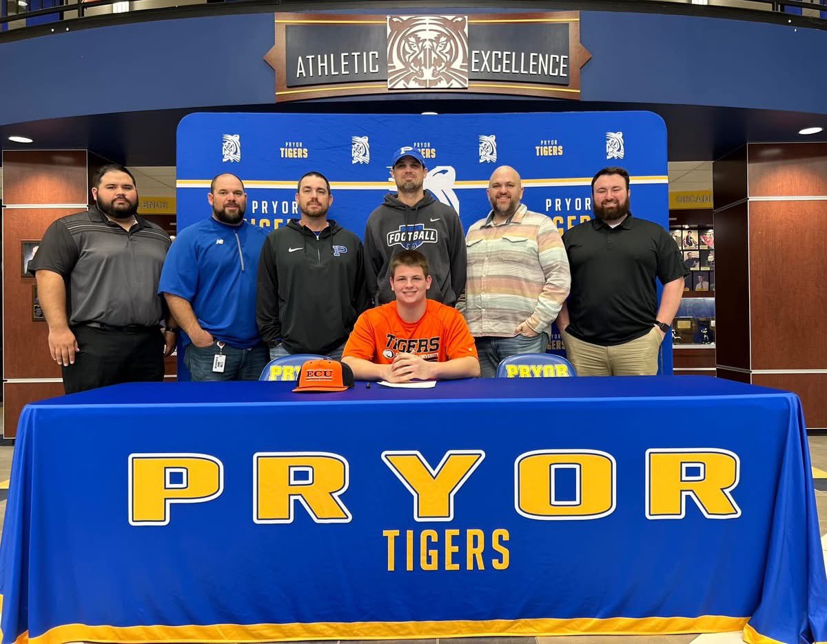 PryorTigerFB's tweet photo. Congratulations to these three outstanding young men on signing to play at the next level! Very proud and excited to everything you will go on to do! #DRAWTHELINE 🅿️🐅🏈 @John_Whip10 @CalebCantrell27 @NoahNoBrakes https://t.co/ZqCAjBEZPk