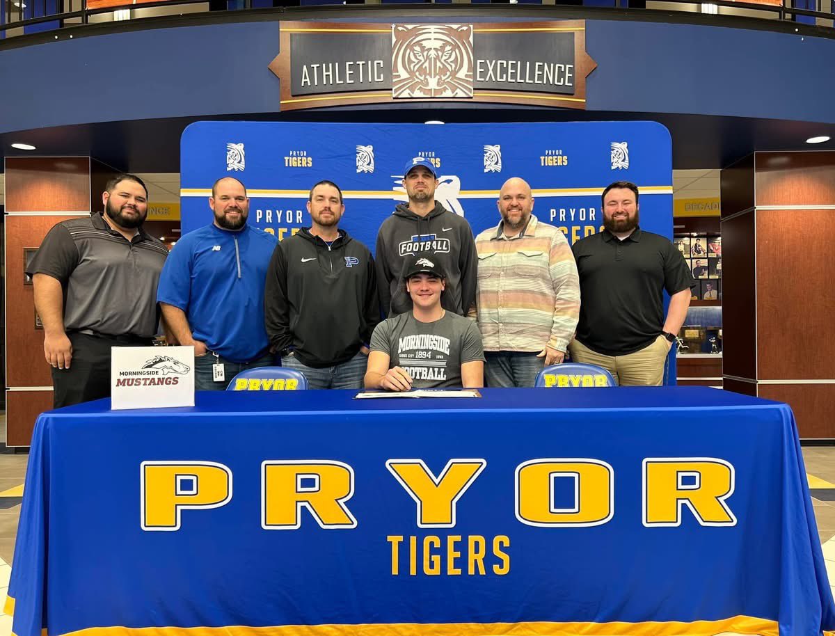 PryorTigerFB's tweet photo. Congratulations to these three outstanding young men on signing to play at the next level! Very proud and excited to everything you will go on to do! #DRAWTHELINE 🅿️🐅🏈 @John_Whip10 @CalebCantrell27 @NoahNoBrakes https://t.co/ZqCAjBEZPk