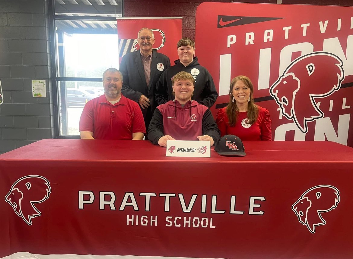 BryanMooody55's tweet image. Blessed to say I am committed to the University Of West Alabama! Ready to get to work. Go Tigers! @AL7AFootball @CoachJBWallace @CoachDickersonB @CoachGoble19 @PrattFootball @ALPrepStars @prattvillelions @uwa_football