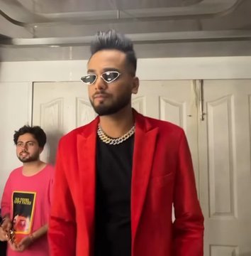 Tagline - RT Asap..!!

LOVEDAY KA ELVISH

FUKRA KA MOOTS ELVISH

NATIONAL 6KA ELVISH

<a href="/ElvishYadav/">Elvish Yadav</a> #AbhishekMalhan