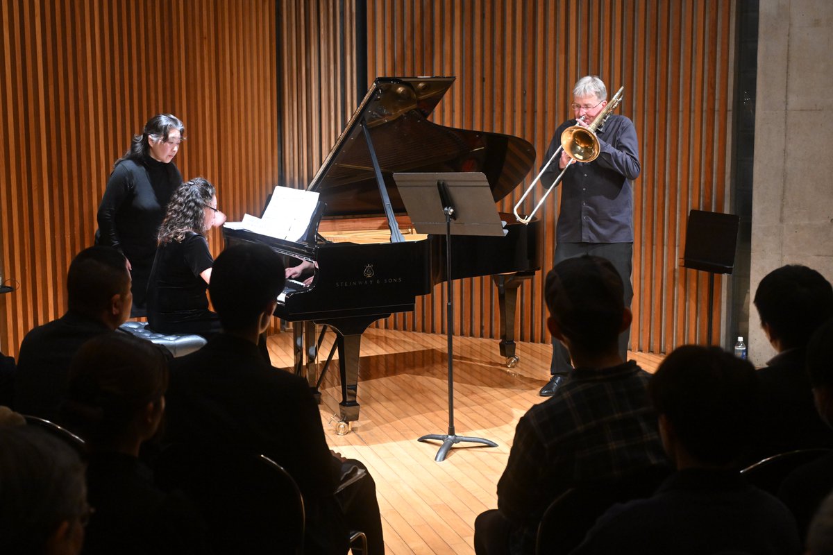 The encore at the MUSIASA mini-concert was C. Saint-Saëns: Romanze, op.36.