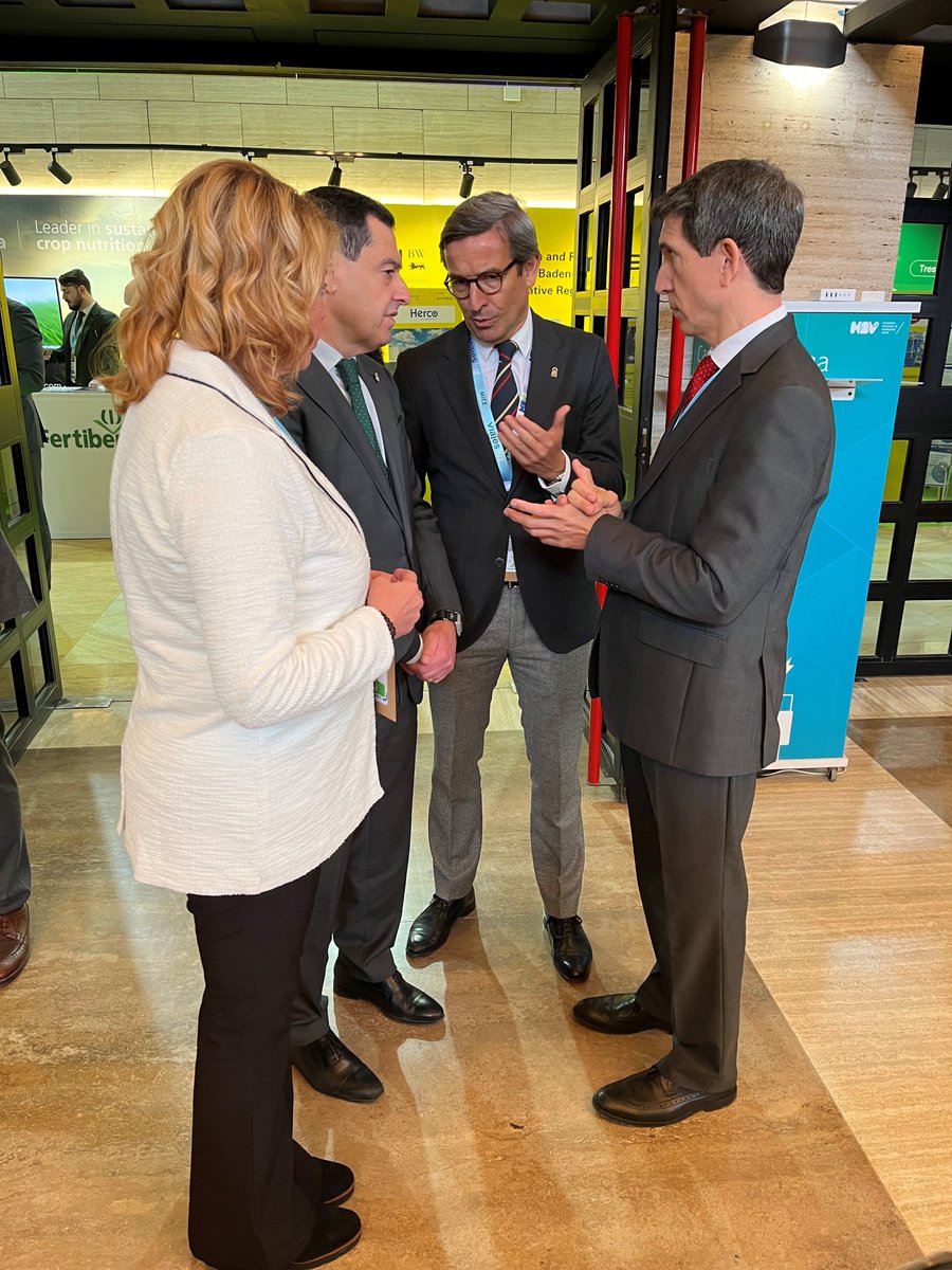 Asociación Española del Hidrógeno (AeH2) (@aeh2_eng) on Twitter photo 🤝Esta mañana, nuestro presidente <a href="/JavierBrey/">Javier Brey</a> ha conversado con <a href="/JuanMa_Moreno/">Juanma Moreno</a> y <a href="/ParadelaJSr/">Jorge Paradela</a> sobre el #EHEC, que llegará a Sevilla en marzo de 2026.
Celebramos el apoyo y la apuesta de <a href="/AndaluciaJunta/">Junta de Andalucía</a> por el hidrógeno, un elemento clave para el empleo y la competitividad. 🤝Esta mañana, nuestro presidente <a href="/JavierBrey/">Javier Brey</a> ha conversado con <a href="/JuanMa_Moreno/">Juanma Moreno</a> y <a href="/ParadelaJSr/">Jorge Paradela</a> sobre el #EHEC, que llegará a Sevilla en marzo de 2026.
Celebramos el apoyo y la apuesta de <a href="/AndaluciaJunta/">Junta de Andalucía</a> por el hidrógeno, un elemento clave para el empleo y la competitividad.