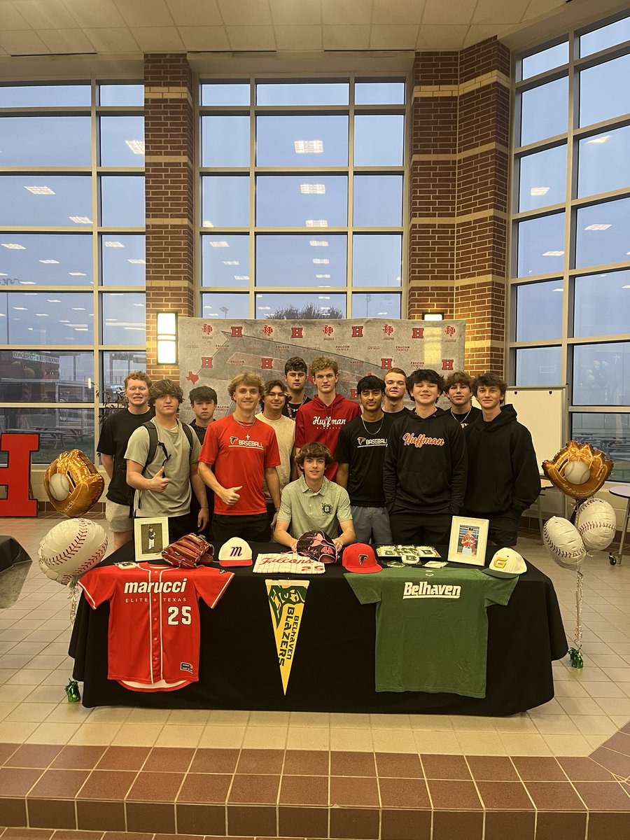 Congratulations to <a href="/2922Lo/">Logan Gruber</a> for signing to Bellhaven University! 

#FAMILY