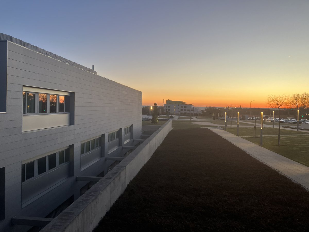 Y nueve meses después vuelvo al trabajo. Nunca entrarás dos veces por la misma puerta.