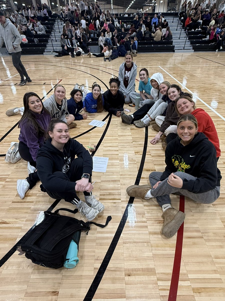 Thankful for the opportunity to speak to 400+ <a href="/NIVAJrs/">NIVA Jrs.</a> athletes and coaches on Sunday night at the beautiful new <a href="/MishawakaFH/">Mishawaka Fieldhouse</a>! It was fun seeing teams talk through what it means to have an elite mindset and then set personal as well as team goals. #thementaledge