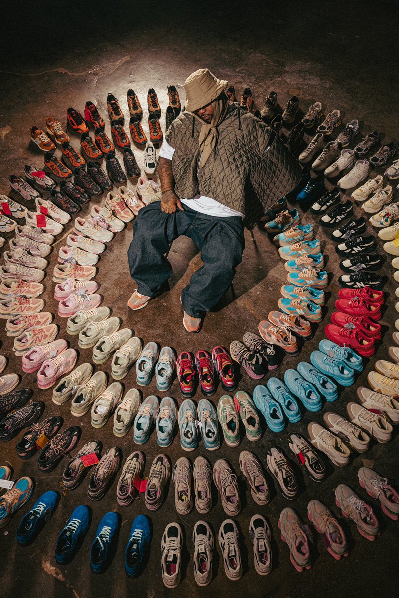 JoeFreshgoods's tweet photo. Was only supposed to be a one-shoe deal back in 2020… welp, that aged well.

Always thought I had to rap or hoop to take a pic like this lol. 

This one’s for all the underdogs. https://t.co/bMb1j6YczX