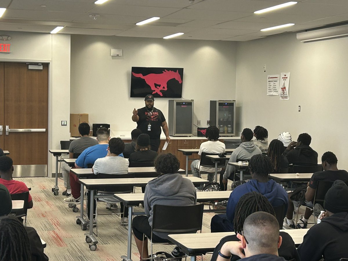 Manor Mustang Football tweet media