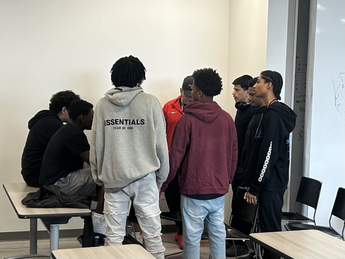 Manor Mustang Football tweet media