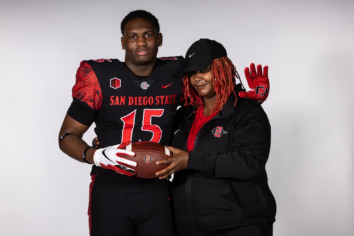 JerryWashin414's tweet image. #goaztecs