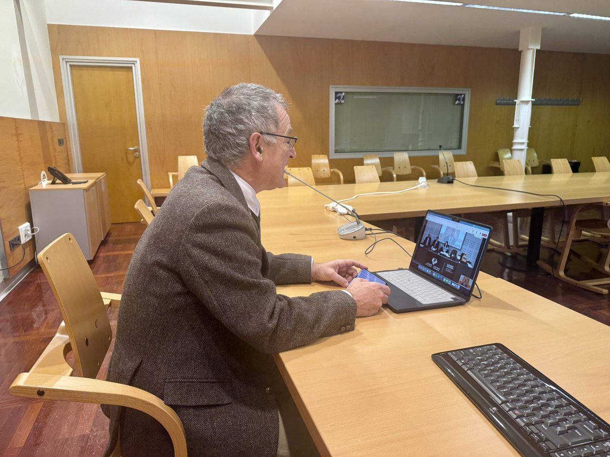 Igaro dugu lehen aste eta erdia karguan. Intentsoa bezain aberatsa izan da lurreratzea. Bilera erronda zabal bati ekin diogu orain. Programako konpromisoak martxan jartzeko unea da.