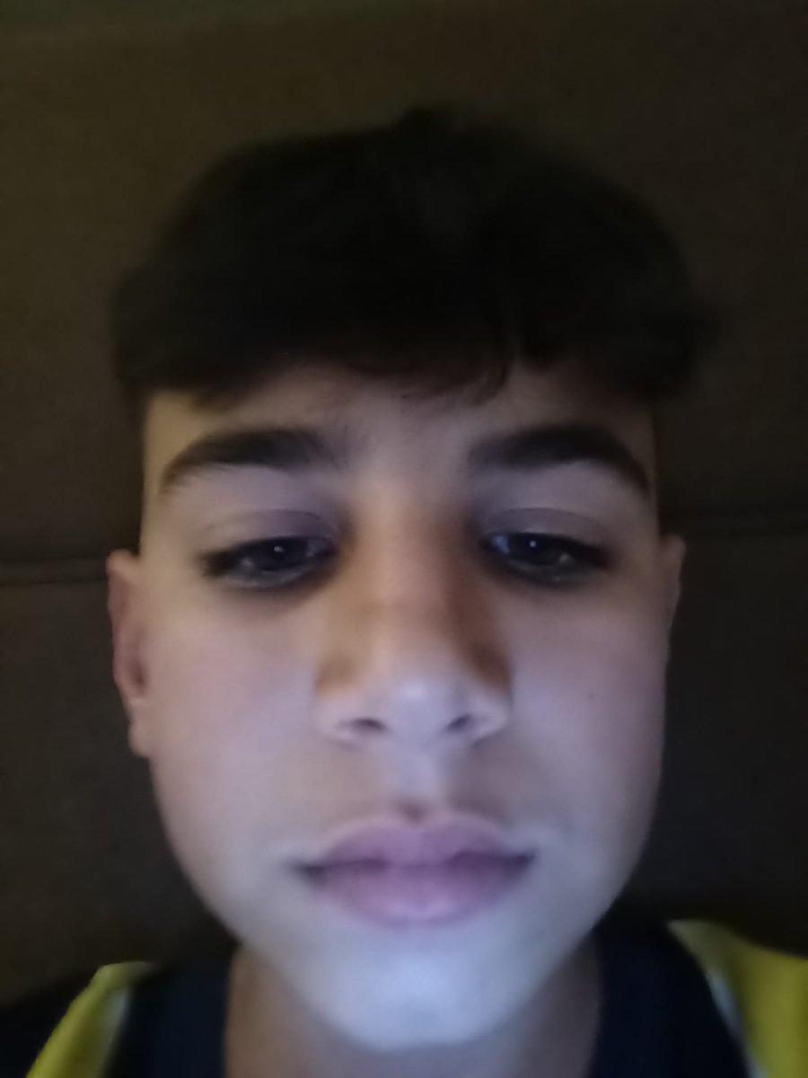 2 sene önce son konuşmamızdı son sesini duyuşumdu son gönderdmiş olduğun fotoğraftı.
Ahh annem ahh sesini duymaya kokuna hasret kaldım.Nasıl yaşanılır nasıl biter bu ömür bilmiyorum.Ben sensiz bir dünya düşünemezken nasıl geçecek bu hayat.Nefes alamıyorum.
#isiasortakdavamız