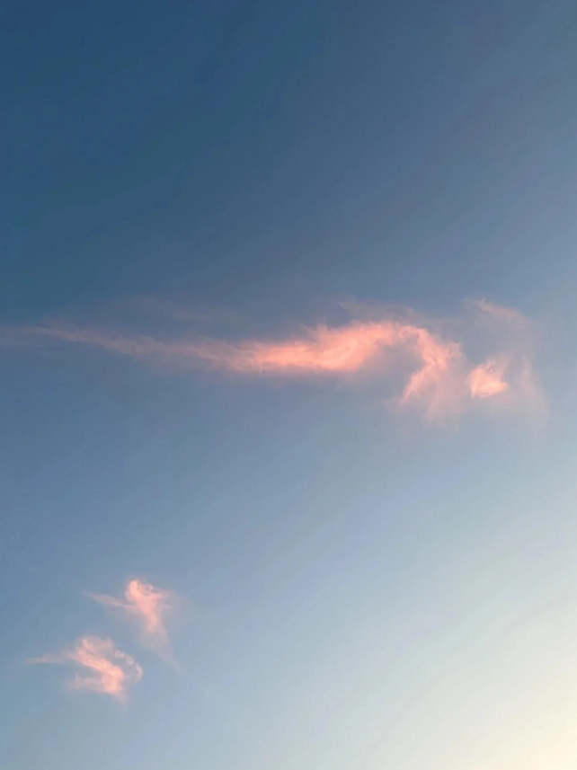 ice_grapee's tweet photo. What is this cloud like? It looks very beautiful. https://t.co/AVEWlhptQL