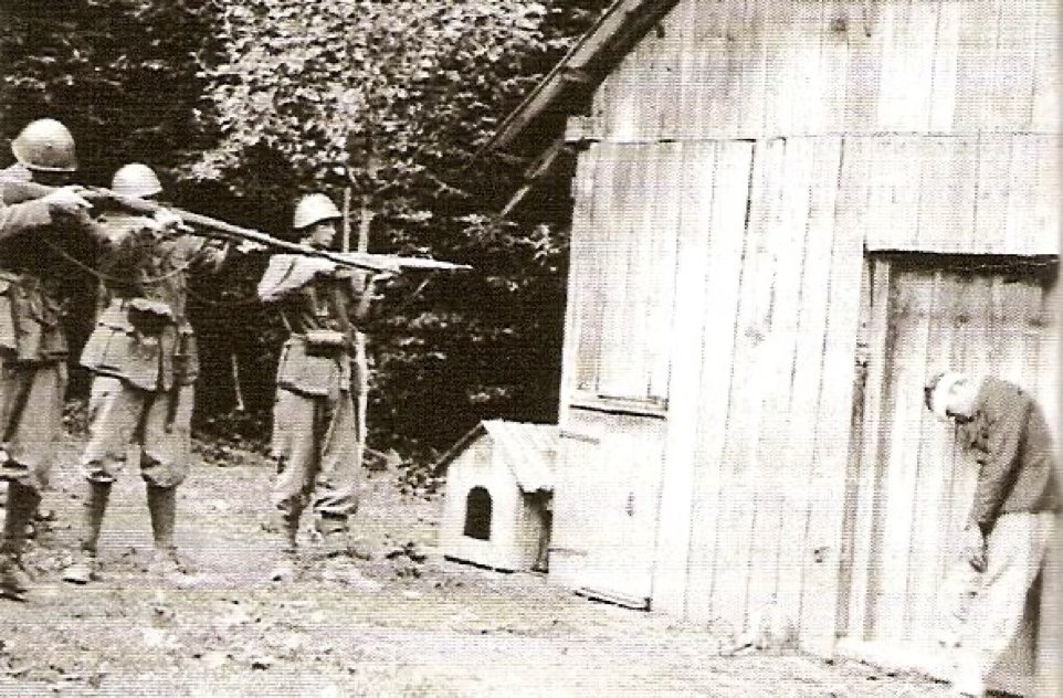 ANPIRomaPosti's tweet image. "Il terrorismo fascista non risparmiava né i vecchi che venivano legati alle corna delle capre affinché poi le bestie li torturassero nella loro corsa furibonda, né i bambini ai quali bruciavano le mani dopo averle cosparse di benzina."
Relazione N°1 Crimini Italiani #Jugoslavia