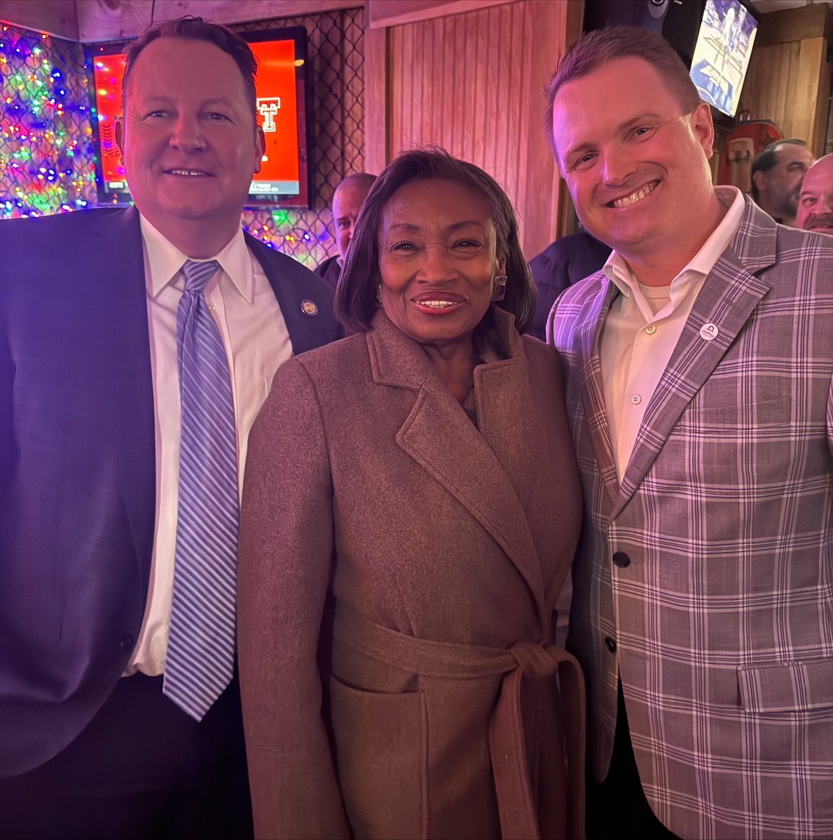 Oswego Health (@oswegohealth) on Twitter photo Our CEO, Michael Backus, believes that in order to transform #healthcare, collaboration and strong partnerships are a must. Great seeing our friends in Albany. <a href="/chrisryanSD50/">Chris Ryan</a>, Bea Grouse, <a href="/HANYScomm/">HANYS</a>, <a href="/AndreaSCousins/">Sen. Stewart-Cousins</a>, <a href="/MichaelCBackus/">Michael C. Backus</a>
#HealthcareLeadership #HealthcareInnovation Our CEO, Michael Backus, believes that in order to transform #healthcare, collaboration and strong partnerships are a must. Great seeing our friends in Albany. <a href="/chrisryanSD50/">Chris Ryan</a>, Bea Grouse, <a href="/HANYScomm/">HANYS</a>, <a href="/AndreaSCousins/">Sen. Stewart-Cousins</a>, <a href="/MichaelCBackus/">Michael C. Backus</a>
#HealthcareLeadership #HealthcareInnovation