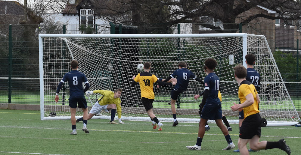 isfafootball's tweet photo. Holders @BradfieldXI are through to the Boodles ISFA Cup Final at MK Dons on 17th March, after defeating @FootballHampton in the semi-final with a 4 goal blitz in the second half. https://t.co/QdWFiRd1kX
