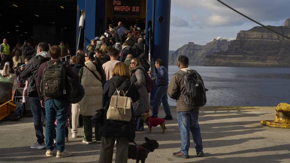 astronomy_free's tweet image. Uncover the truth behind Santorini&apos;s recent earthquakes. Explore their impact on tourism, safety measures, and what they mean for the island&apos;s future.

#SantoriniEarthquakes #TourismImpact #Safety #IslandFuture #Earthquake #Santorini #Travel

Read here... freeastroscience.com/2025/02/santor…