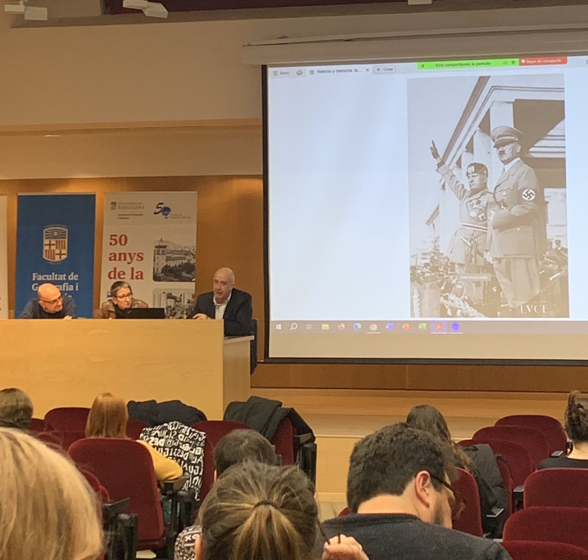 Comença la conferència del catedràtic de la Universitat de Roma La Sapienza,  Umberto Gentilone: 
“Història i memòria. La ràtzia del gueto de Roma”