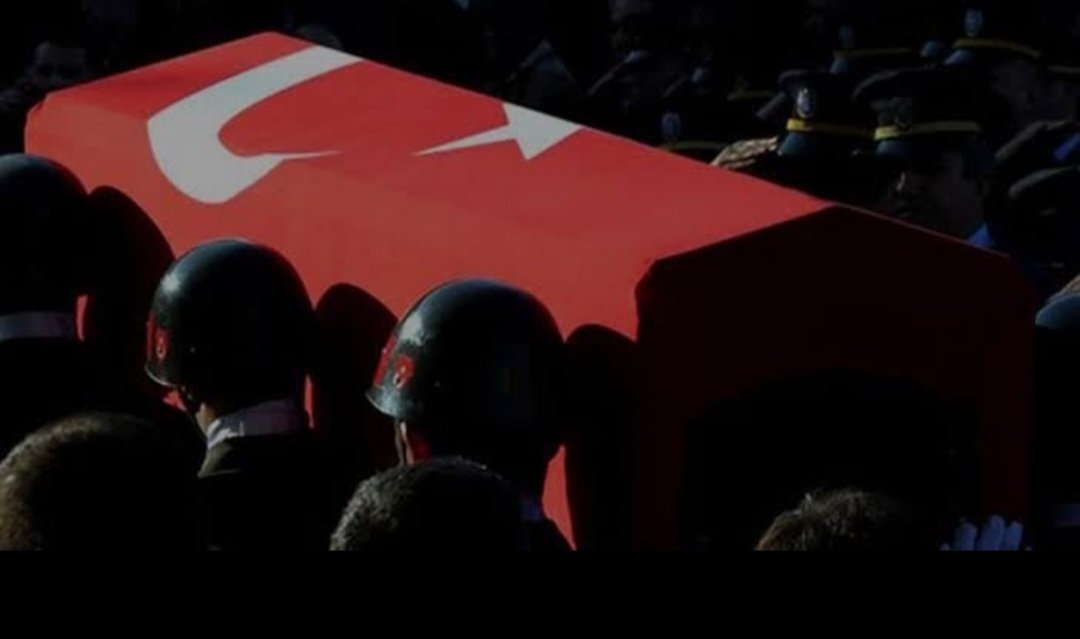 Pençe-Kilit Operasyonu bölgesinde Alçak terör örgütü Pkk'nın saldırısında #Şehit olan kahraman askerimiz P. Komando Binbaşı Murat Kemal Yetişen’e Allah’tan rahmet, ailesine başsağlığı diliyorum.
Ruhu Şâd mekânı cennet olsun.🇹🇷