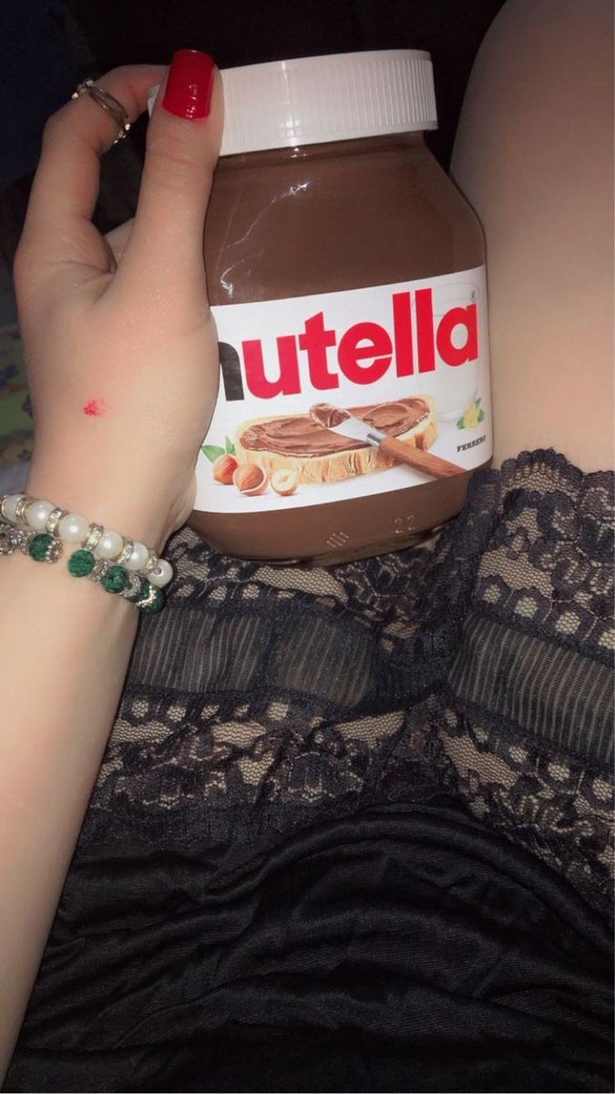 يسعد مساكم 🥰🥰😁

نصيحه لكل عازب النوتيلا مفيده للبرد🤭🤭🥰♥🌹😋😋