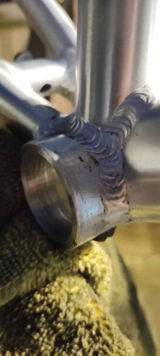 RJHCycle's tweet photo. You may notice a slight nick towards the bottom of the right hand side, the previous owner had a minor off (one of the reasons it's lain unused for a while!) but after facing the edge is flush with nothing protruding. 

The last photo shows how flat the edge now is 👌 https://t.co/Ot4xSEBK2I