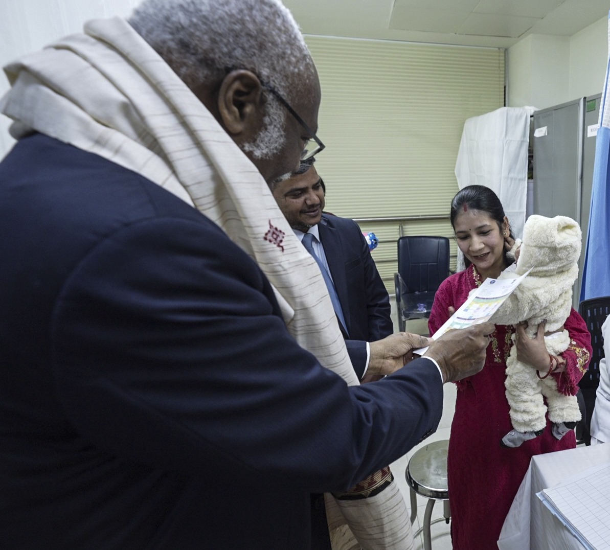 UNDP_India's tweet photo. Digitization is powering one of the 🌎's largest #immunization programs!

During his 🇮🇳 mission, @UN_PGA visited Gautam Buddha Nagar district hospital to see #eVIN &amp; #UWIN in action. Proud to support @MoHFW_INDIA in driving these initiatives.

#DigitalHealth https://t.co/R8IvWc72k2