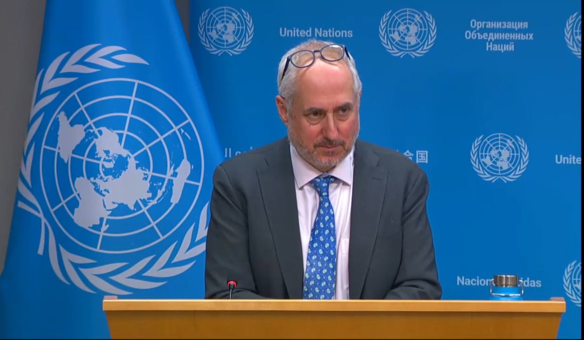 NoticiasONU's tweet photo. 🔴"Cualquier desplazamiento forzoso de personas equivale a una limpieza étnica".

@UN_Spokesperson, en respuesta a preguntas de la prensa sobre la idea del presidente estadounidense, Donald Trump, de expulsar a los palestinos de #Gaza a otros países. https://t.co/iQCdUswnfz