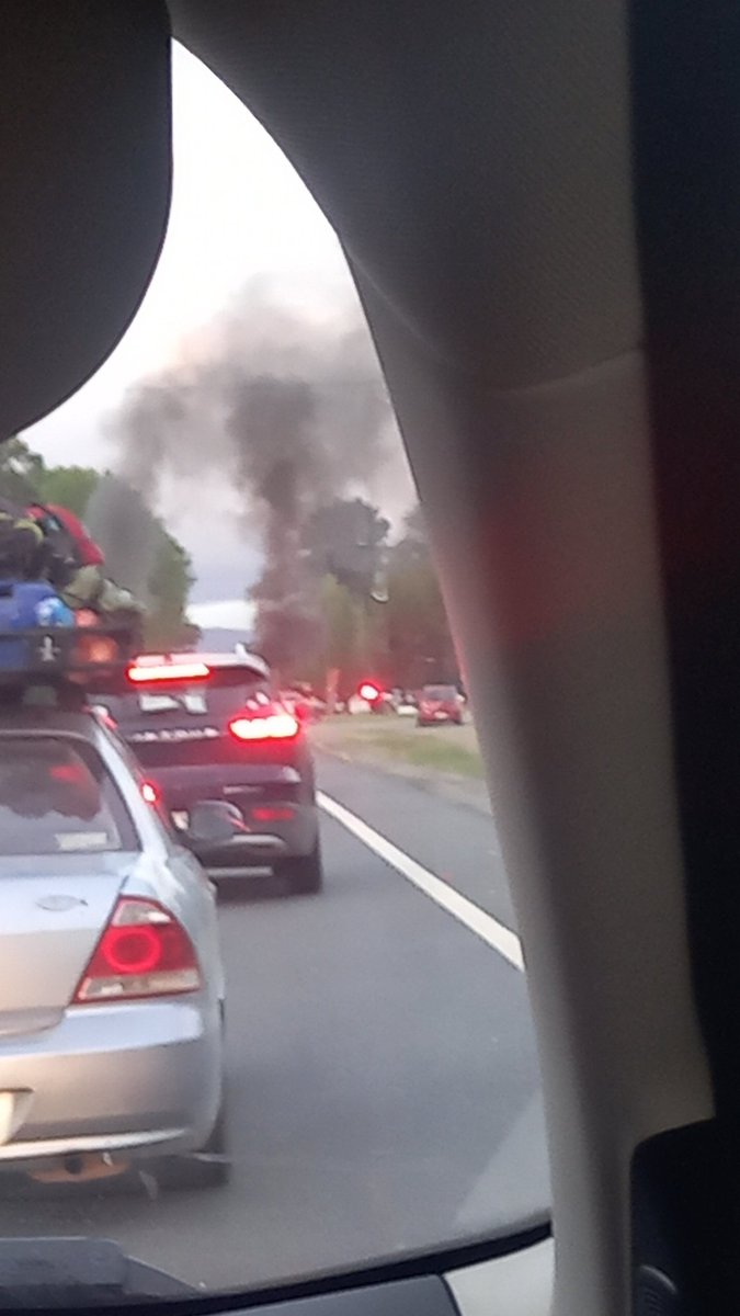 El_ProfeJames's tweet image. #valdivia #codico protesta en plena carretera a la salida de Valdivia en este momento por falta de agua