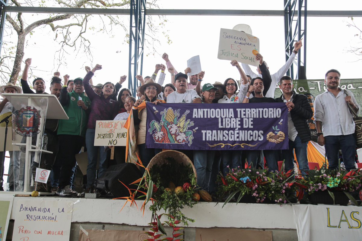 MinAgricultura's tweet image. #EnImágenes 📸 | En Támesis (#Antioquia), el #GobiernoDelCambio dejó claro que las Áreas de Protección para la Producción de Alimentos - #APPA son #TerritoriosQueAlimentan 🌽 y dan vida.🌱 Sembramos esta apuesta para luchar contra el hambre, 🌾enfrentar la crisis climática 🌦 y…