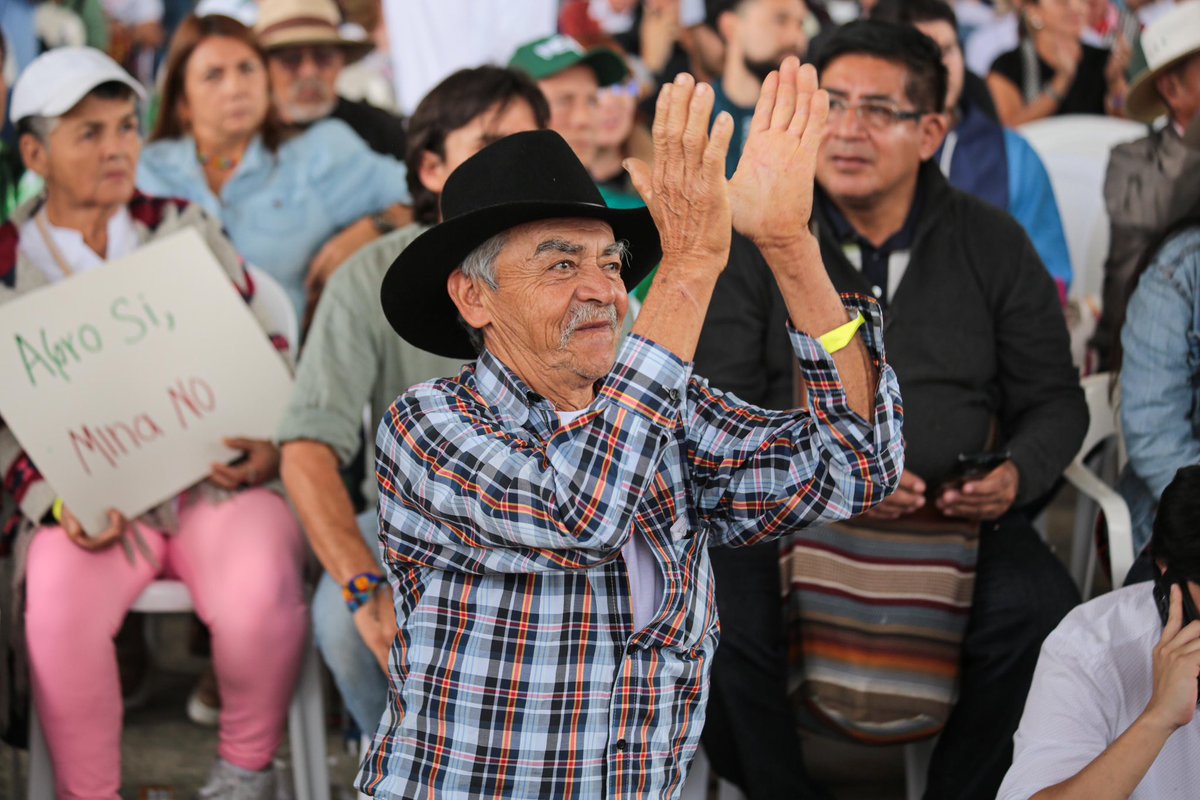 MinAgricultura's tweet image. #EnImágenes 📸 | En Támesis (#Antioquia), el #GobiernoDelCambio dejó claro que las Áreas de Protección para la Producción de Alimentos - #APPA son #TerritoriosQueAlimentan 🌽 y dan vida.🌱 Sembramos esta apuesta para luchar contra el hambre, 🌾enfrentar la crisis climática 🌦 y…