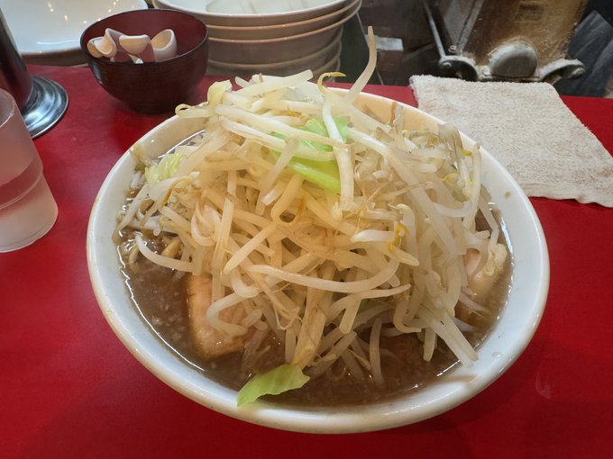 前から行きたかった渋谷ラーメン526 平打ち麺が非乳化スープに絡んで非常に美味かった!満足! 