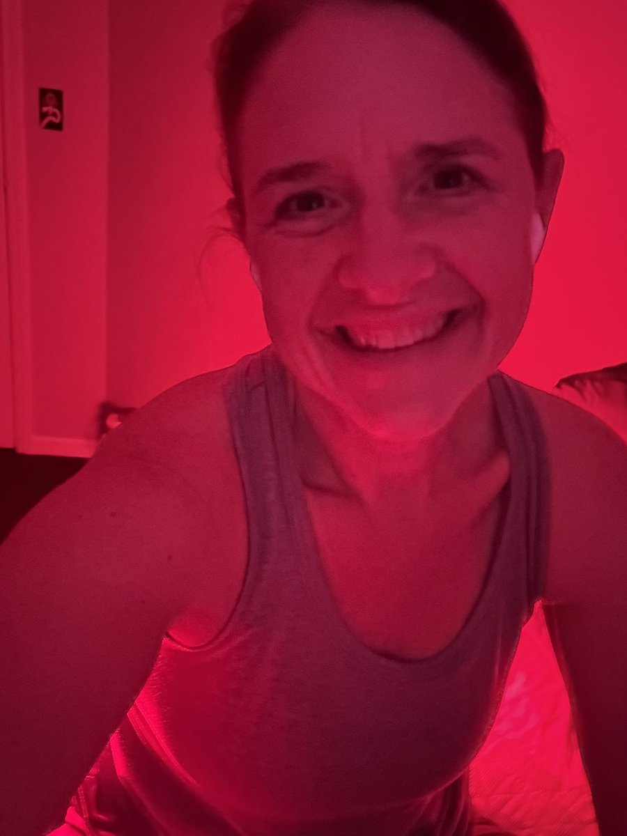 karrie_joy's tweet image. I promised to rest, so I “rested” with my few allowable exercises. Just wishing the glow of the red light was warm…..like the sun on a beach 🏝️ ☀️ 
#promises
#trusttheprocess
#everysecond
#2daysinarow
#chooseyou
#choosehappy