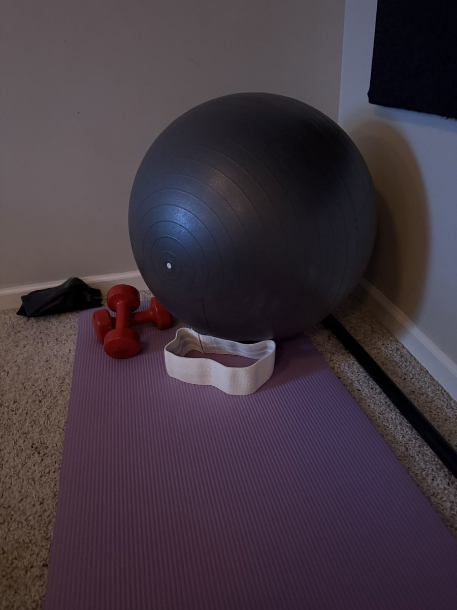 karrie_joy's tweet image. I promised to rest, so I “rested” with my few allowable exercises. Just wishing the glow of the red light was warm…..like the sun on a beach 🏝️ ☀️ 
#promises
#trusttheprocess
#everysecond
#2daysinarow
#chooseyou
#choosehappy