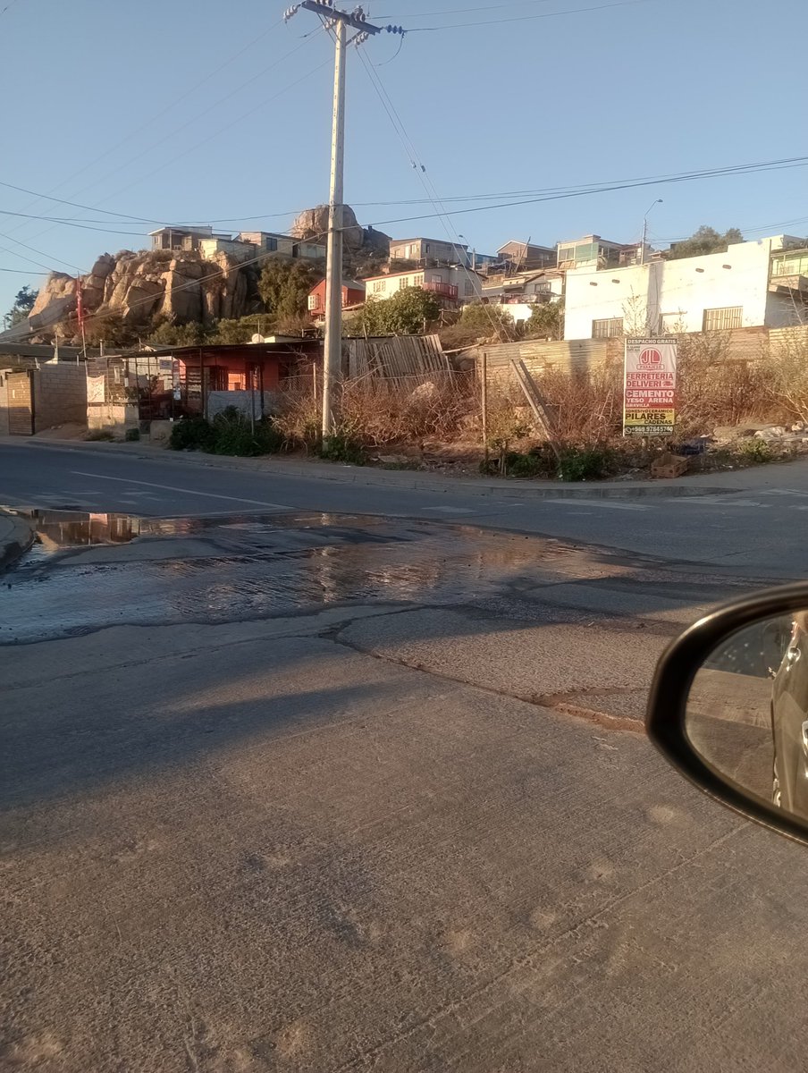 S2000L's tweet photo. #aguasdelvalle hola 👋 filtración de agua potable en calle Alonzo de Ercilla con julio torres en el sector parte alta coquimbo https://t.co/a8b76RivRo