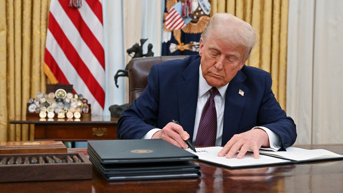 BREAKING: Trump signs executive order banning transgender athletes from competing in women’s sports. 🤸
