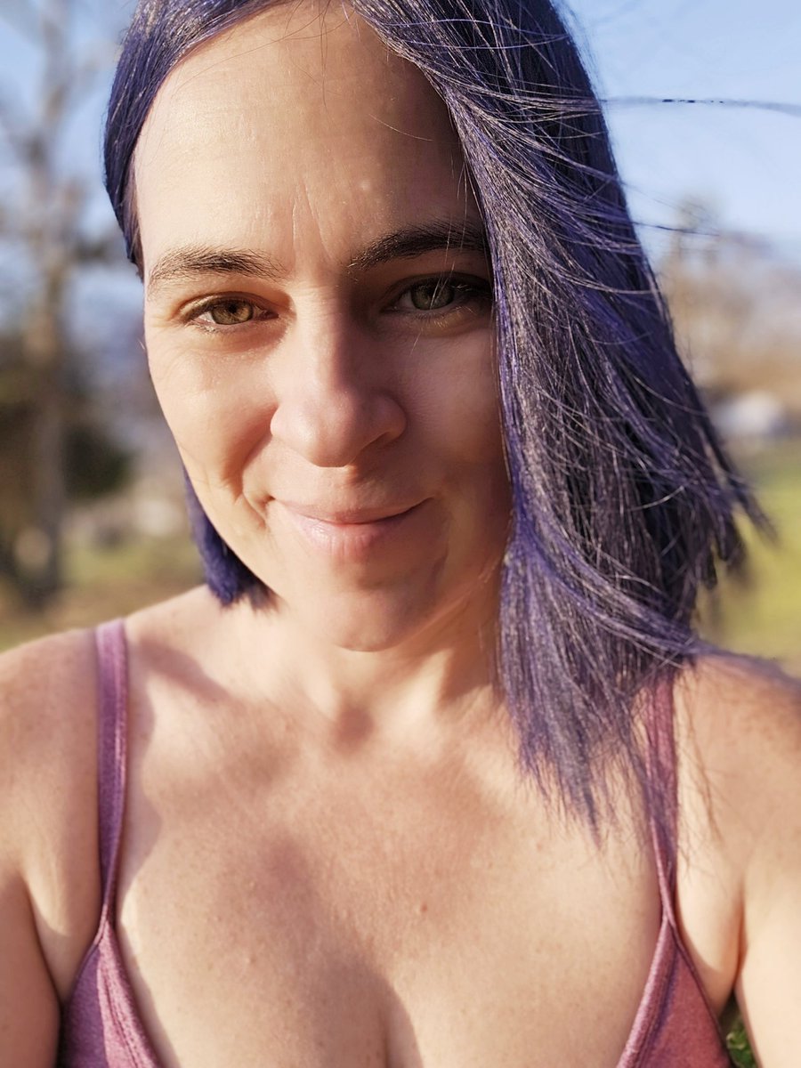 ChristyFun00's tweet photo. So glad to have an afternoon of sunshine after a cold, yucky day. Sunshine was me in a good mood offer a free day of wear or 10% off my digital services. #buyingncontent #sellingcontent #Sunshine https://t.co/jW12x4fwV0