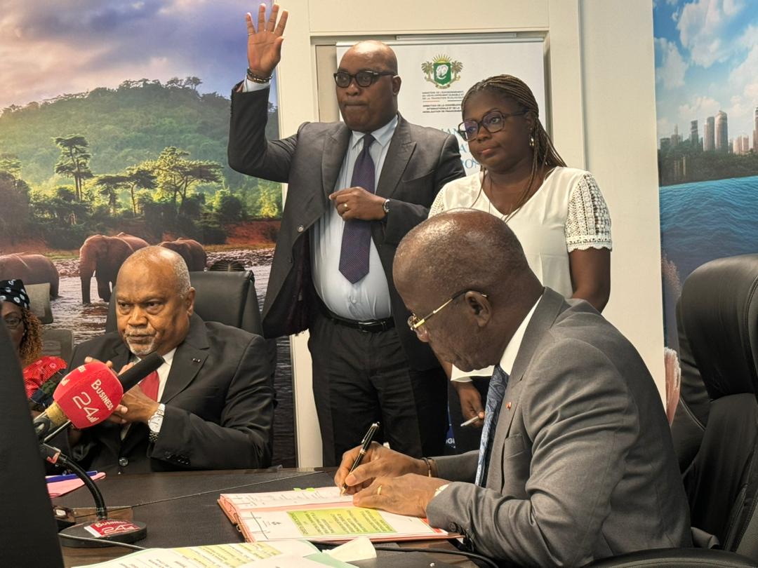 EBAFOSAci's tweet image. l&apos;OI-REN et le Ministère de l&apos;Environnement, du Développement Durable et de la Transition Écologique (MINEDDTE) ont signée une Convention visant à lutter contre les changements climatiques et à mobiliser les fonds climatiques. 
EBAFOSACi et le ROSCIDET y étaient.
#Climat #sdg