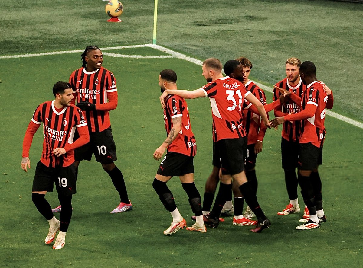 PavlovicS_31's tweet image. One more wonderful night at San Siro and another great team perfomance. ❤️🖤

#ACMilan #CoppaItalia