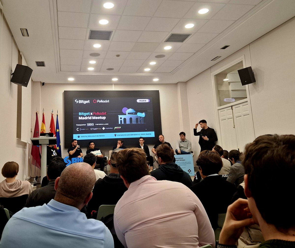 NinelSV's tweet photo. Ayer estuve en el #Meetup de @BitgetES y @PolkadotEspanol en #Madrid, donde varios spekers presentaron proyectos muy interesantes, buena organización y un ambiente genial. ¡Además, me llevé una camisa de #kumikoNFT como premio! 🎉🔥 https://t.co/xtbXfcGv0W
