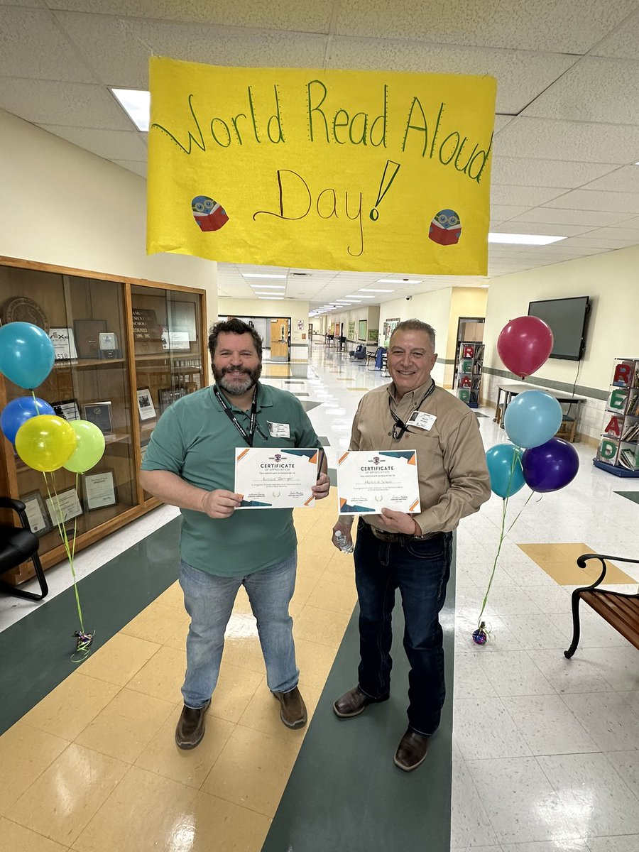 RamonaLibrary's tweet photo. World Read Aloud Day with EPCC, Freeport, and Ms. Ahumada! 🤍📚 https://t.co/JostzQzFlA
