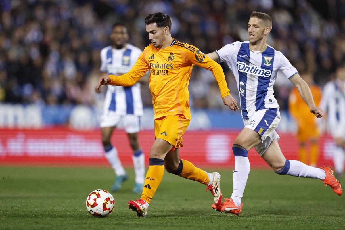 Brahim's tweet photo. 🔜 ¡Estamos en semis! ¡Hasta el final! #HalaMadrid 🤍 https://t.co/sV8sMrtSlc