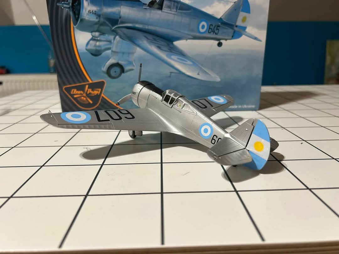 AchtAcht3's tweet photo. 【メーカー応援】
#Clearprop の作品紹介！Kaja Pelc氏の作品は1/48 H-75O カーチス・ホークのアルゼンチン空軍所属機。国籍マークが爽やかに見えますね。自社の製品でモデラーさんが楽しんでくれるのが本当に嬉しいとコメントしています。
#StandWithUkraine️ https://t.co/VcJCbHAuf2