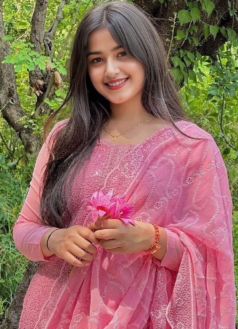 Monisingh9090's tweet photo. चांद रोज़ छत पर आकर इतराता बहुत था,
कल रात मैंने भी उसे तेरी तस्वीर दिखा दी........!

Good morning https://t.co/YZvPuoUHjo