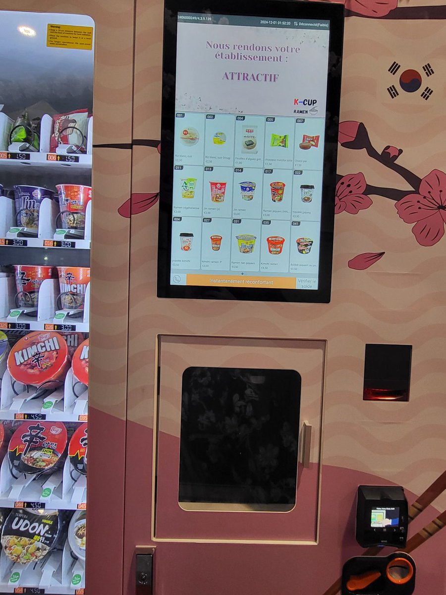 #KFOOD 

Mégane te présente le K-Cup Ramen, un distributeur automatique de ramen 🍜

Ces machines permettent aux consommateurs de préparer et consommer des ramens instantanés directement sur place.

Pour en savoir plus👇

🔗 bonjour-coree.org/k-cup-ramen/

#corée #food #ramen