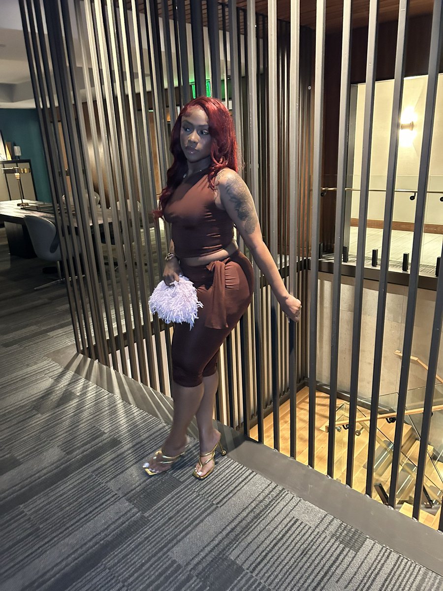 Breezuhss's tweet photo. bday blues🤎💋 https://t.co/Ojm10Ws4wQ