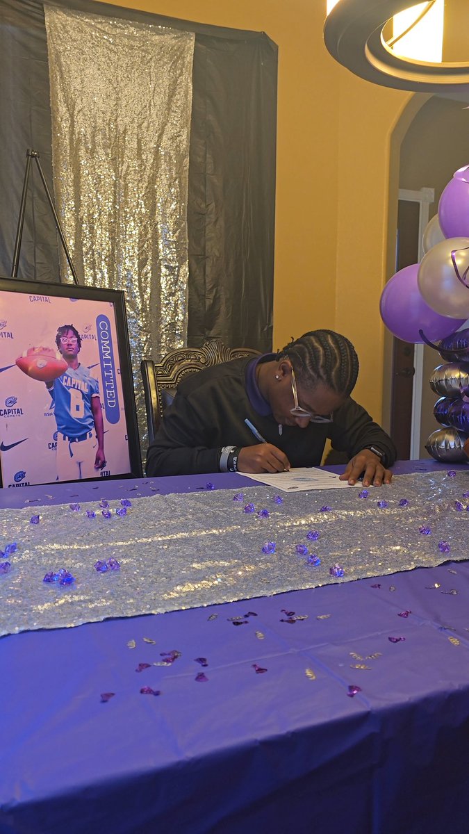 JonathanDoomes's tweet image. I am 100% committed @CapitalU_FB I would like to say thanks to my parents for all of the support and encouragement over these past 4 years and always having my back. I would like to thank all the coaches that believe in me and put me in this position. #ISEEUDOOMES #CAPFAM ✍️🏾