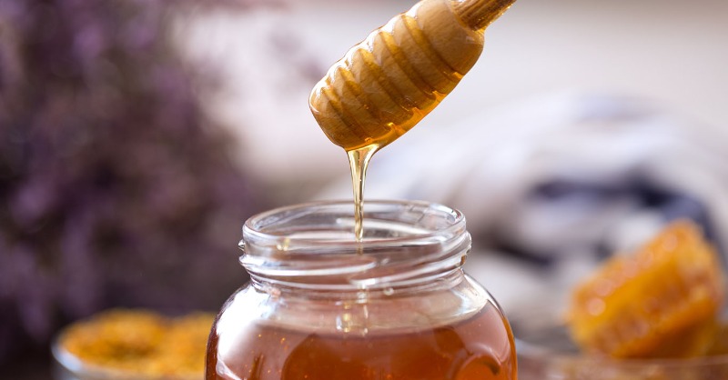 AllergicLiving's tweet photo. A reader wonders if eating 'local honey' will help control her #treepollenallergy symptoms? Allergist & asthma specialist Dr. Clifford Bassett explains that a natural approach to controlling seasonal symptoms always sounds compelling. But find out what a Uni. of CT study found:
