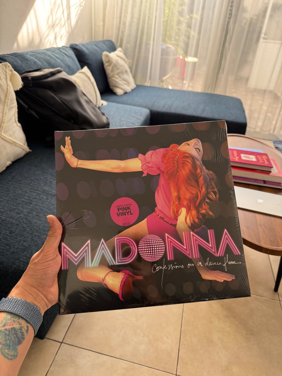 alberthomtz's tweet photo. Llegó mi Pink vinyl’s Confessions on a dance floor #madonna #confessions #pinkvinyl #limitededition https://t.co/hwxsyA3FNi