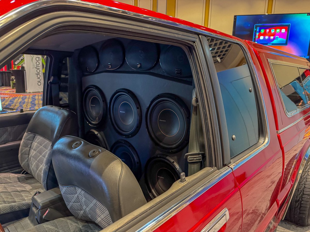 PioneerUSA's tweet image. 🔊 Had a blast exhibiting this Mazda B2200 at #KnowledgeFest Las Vegas! Packed with Pioneer firepower—can you guess what’s inside? 🤔

🎶 Swipe to hear it in action!

Drop your guess in the comments! 👀 #PioneerCarAudio #CarAudio #MazdaB2200
