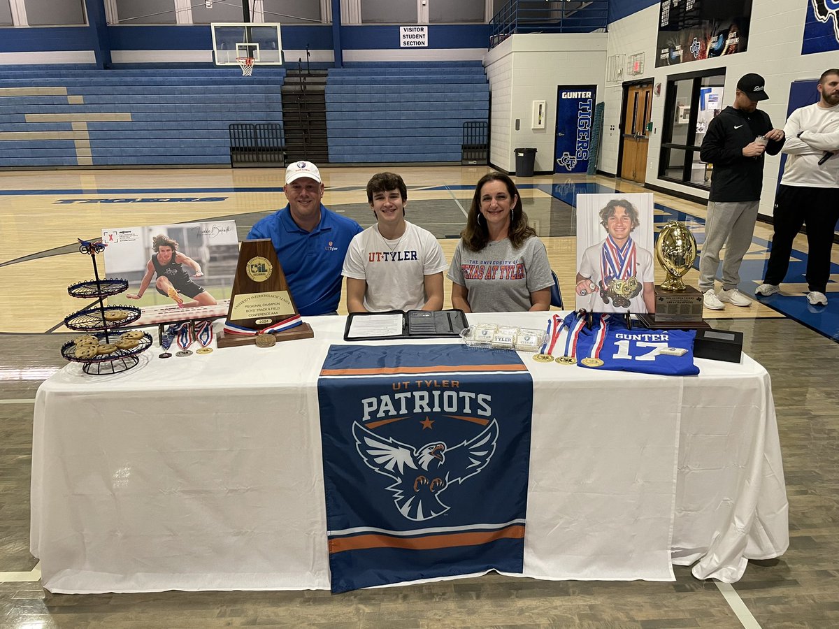 Congrats <a href="/KoenScallorn/">Koen Scallorn</a> on signing today with UT-Tyler Track &amp; Field! 

#ItTakesWhatItTakes