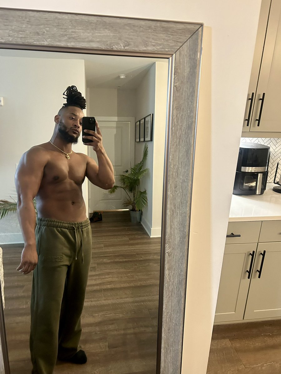 Drizzy_DreDayy's tweet photo. Of course I'm still in the gym πͺπ#30dayprogress https://t.co/8O0T6eTD8d